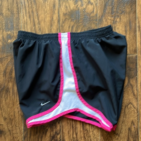 Nike Tempo running shorts, size medium - Picture 8 of 9